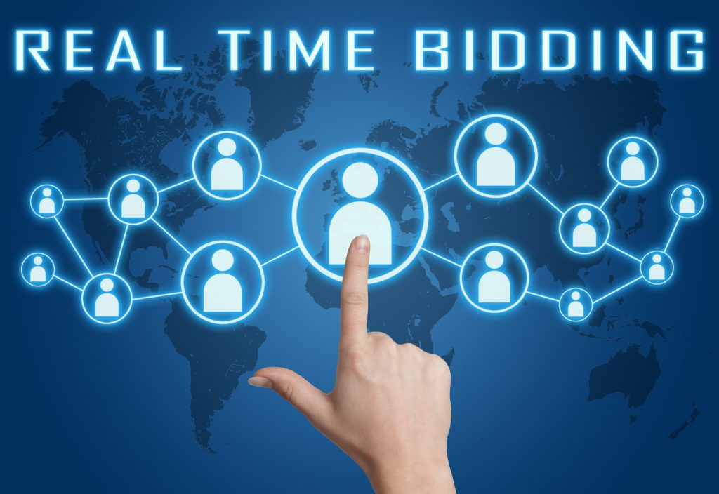 réseau de personnes sous le texte "real time bidding"