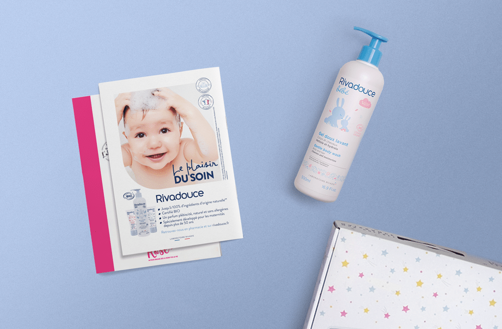 Mock up de l'annonce presse Rivadouce à côté des produits Rivadouce